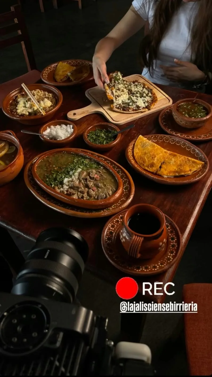 La mesa servida durante la sesión de fotos.